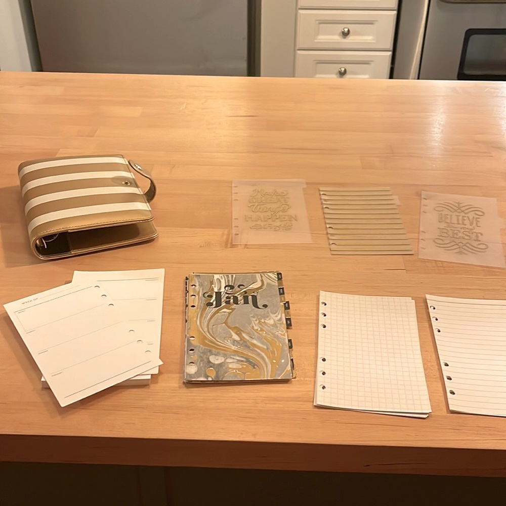 Second hand planner with calendar pages and tabs